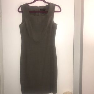 New Banana Republic Stretch Sheath Dress Size 8. Made of Italian Fabric.
